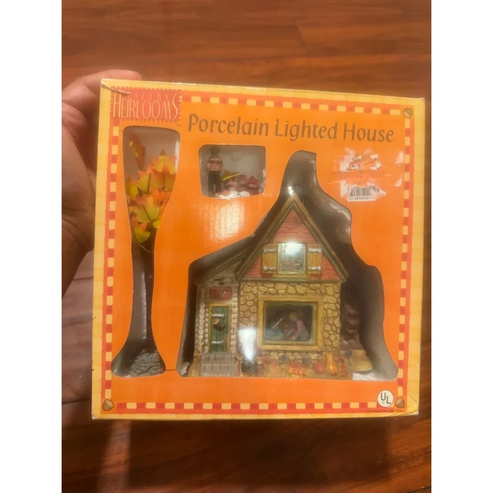 Autumn Heirlooms Porcelain Lighted House Larson's Mill Fall Village Figurine Set